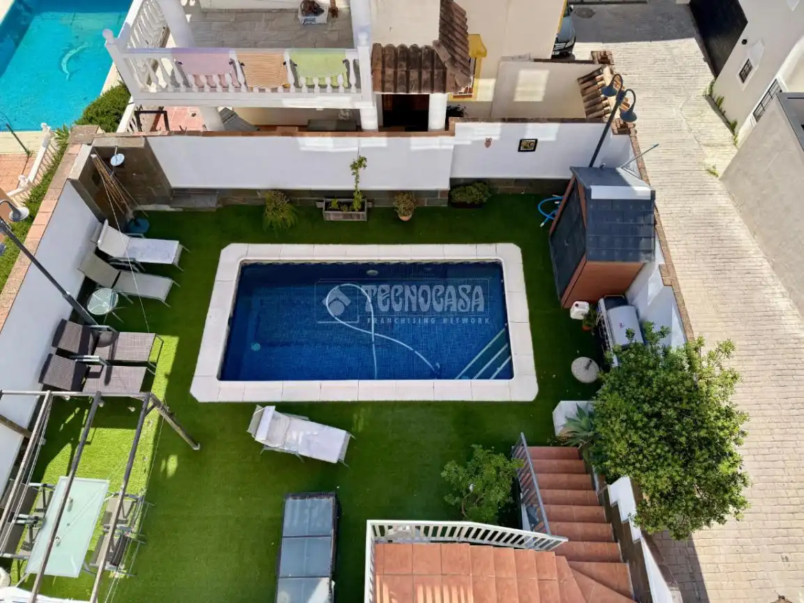 Piscina de Casa o xalet en venda en Benalmádena amb Aire condicionat, Jardí privat i Terrassa
