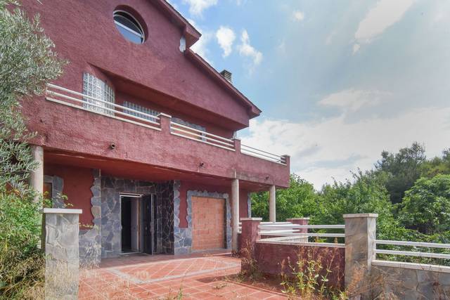 Casa-chalet en Venta en C/ les roses  en Sant Llorenç Savall