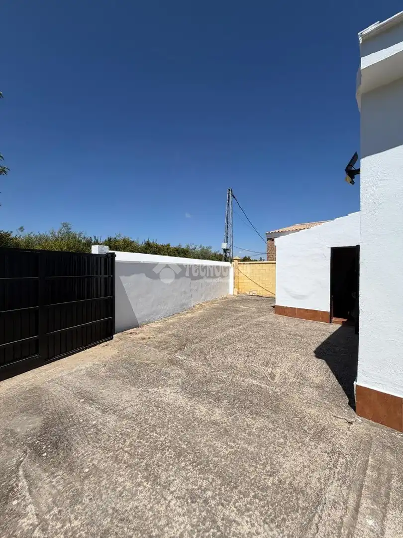 Country homes for sale in Utrera  with Air Conditioner, Heating and Swimming Pool