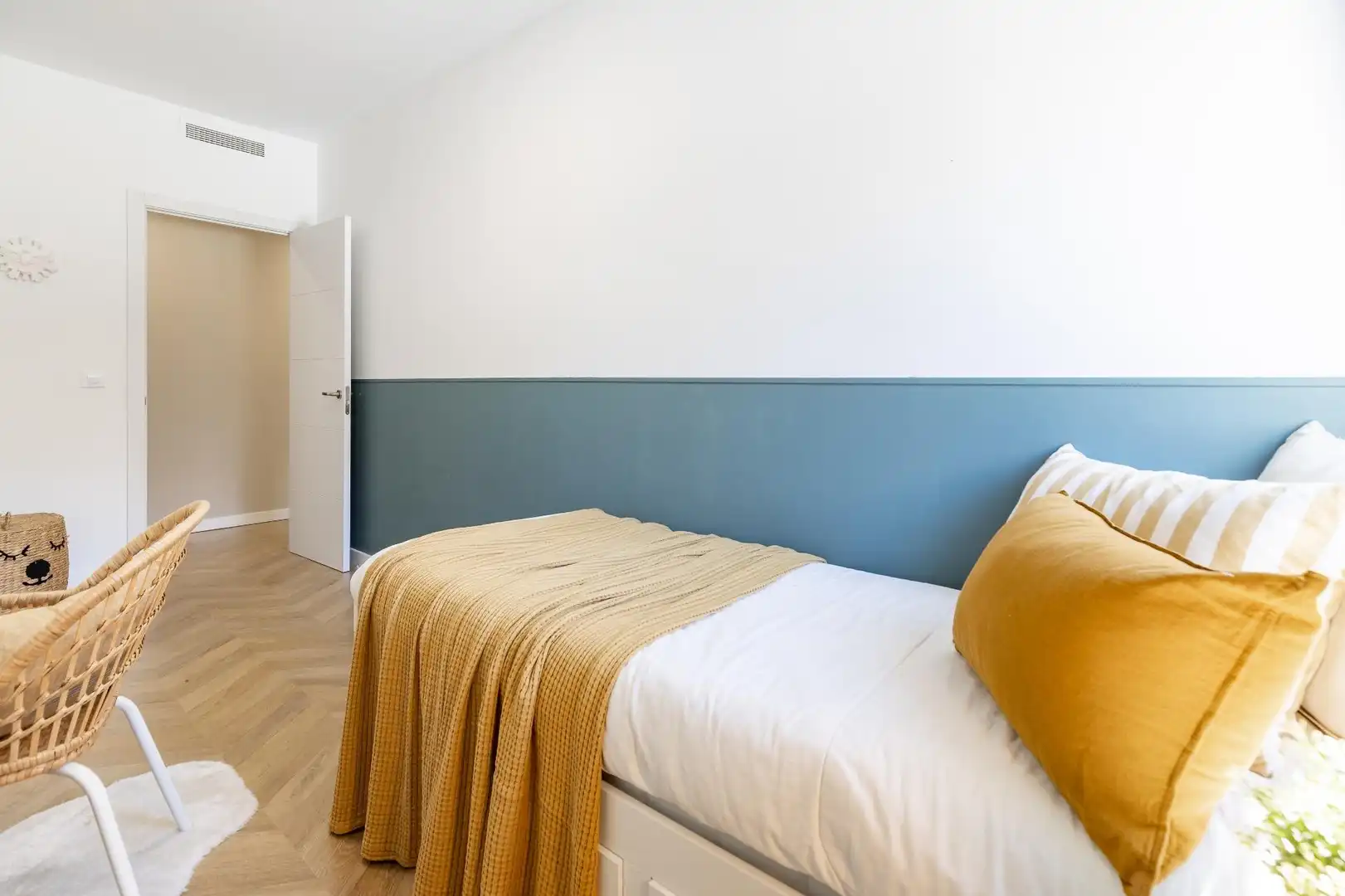 Bedroom of Flat for sale in Valencia  with Air Conditioner, Heating and Storage room
