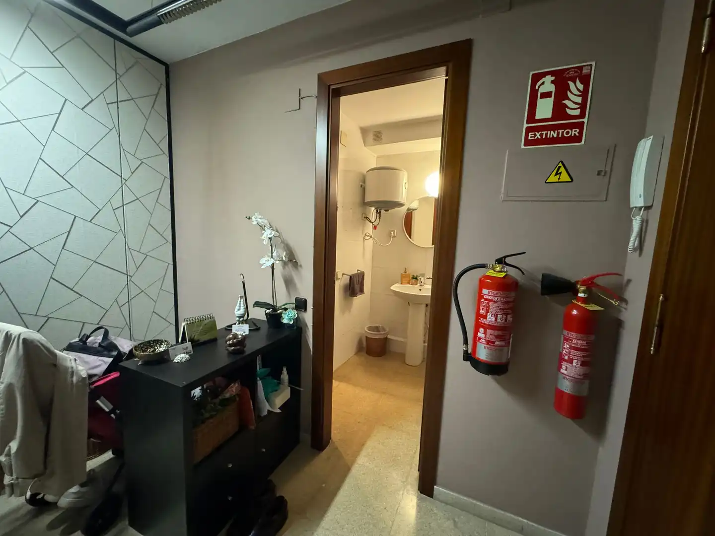 Badezimmer von Büro zum Verkauf in Terrassa