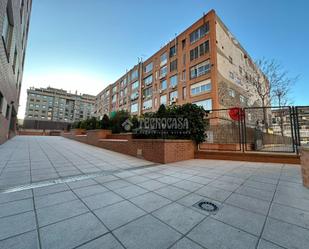 Vista exterior de Pis en venda en  Madrid Capital amb Calefacció, Parquet i Piscina