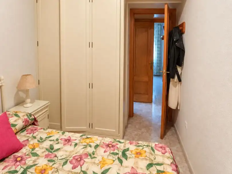 Habitación de Piso en venta en Torrevieja con Aire acondicionado, Terraza y Balcón