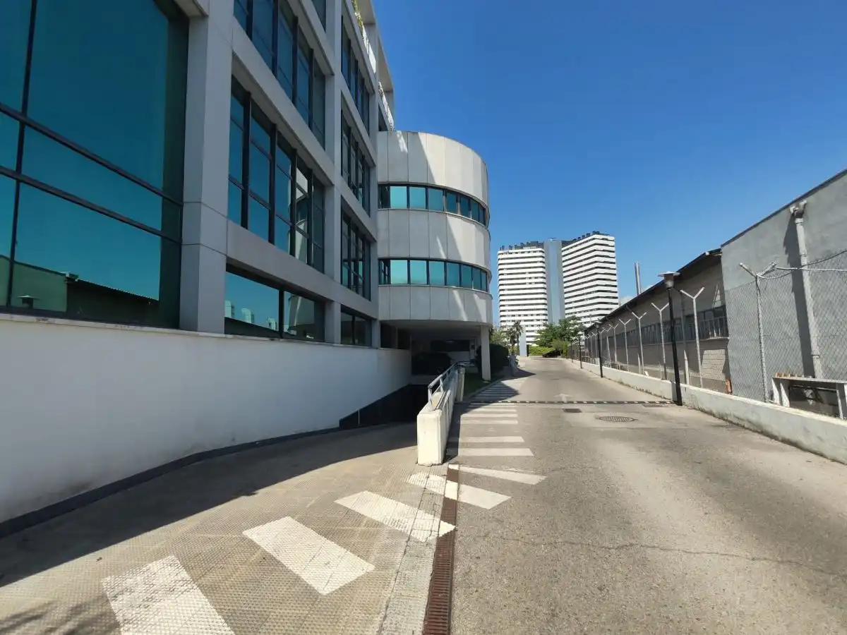 Außenansicht von Büro zum Verkauf in Alcobendas mit Klimaanlage, Heizung und Terrasse