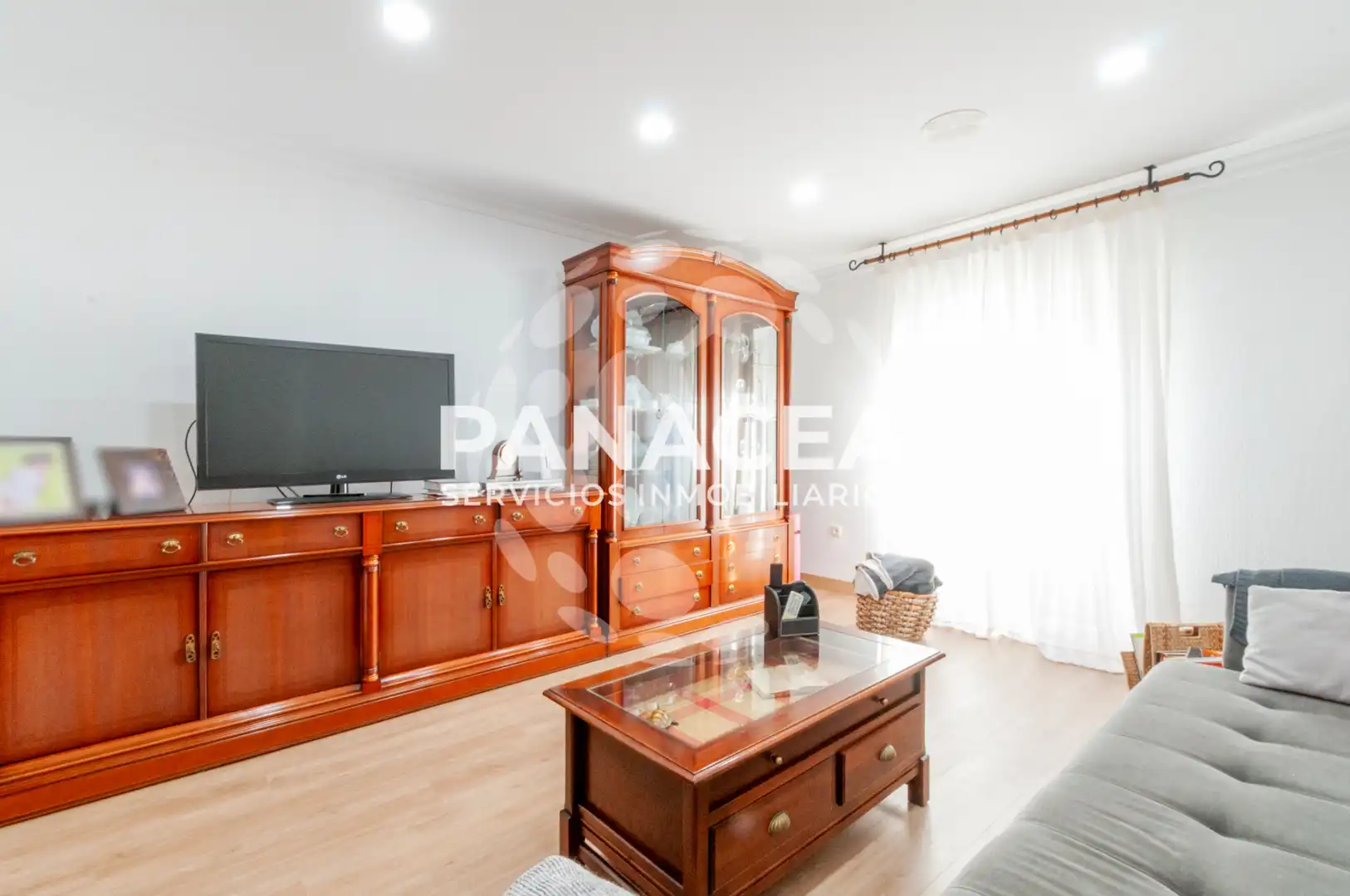 Living room of Flat for sale in Roquetas de Mar  with Air Conditioner, Furnished and Oven