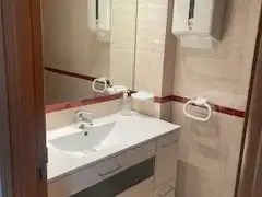Badezimmer von Büro zur Miete in Majadahonda mit Klimaanlage und Heizung