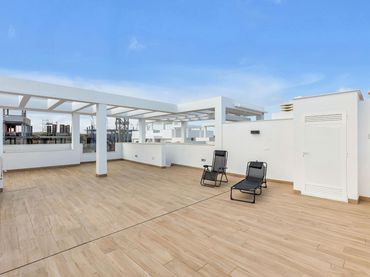Penthouse with pool for sale in N/A