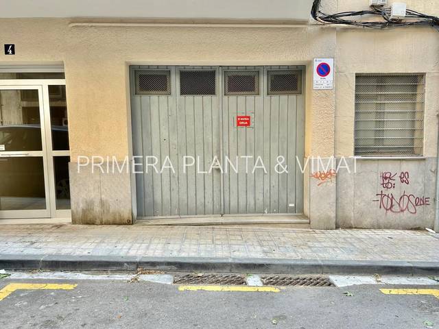 Local comercial en Alquiler en Carrer de Mossèn Josep Mole en Rocafonda