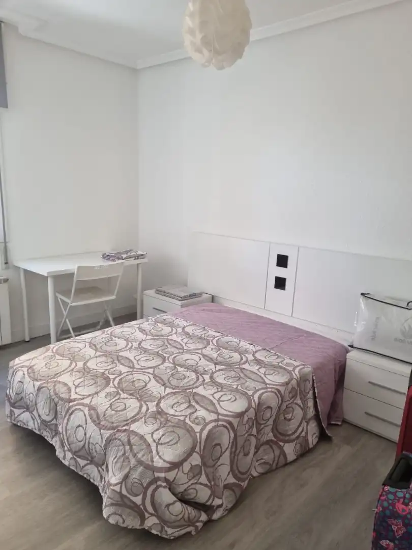 Habitación de Piso para compartir en Ávila con Calefacción, Parquet y Amueblado