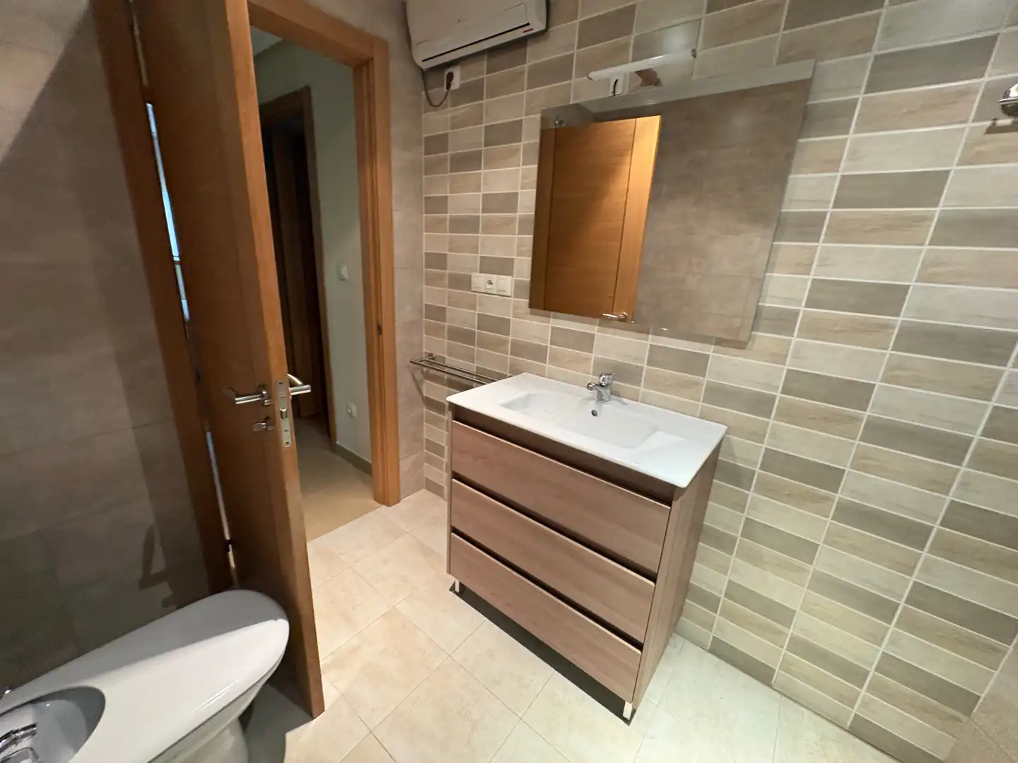 Baño de Piso de alquiler en Ferrol con Calefacción, Parquet y Amueblado