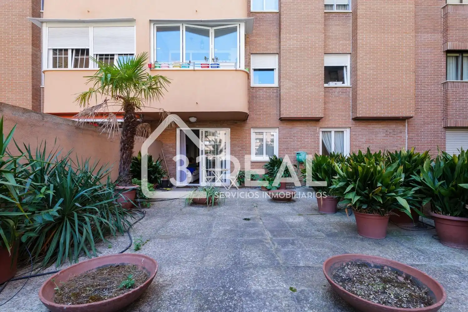 Vista exterior de Piso en venta en Madrid con Calefacción, Jardín privado y Terraza