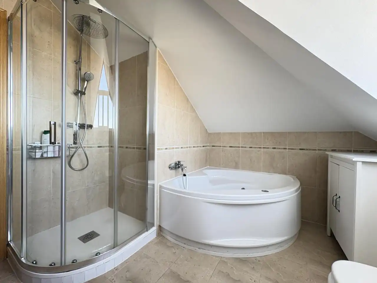 Badezimmer von Maisonette zur Miete in Torrelodones mit Klimaanlage, Heizung und Terrasse