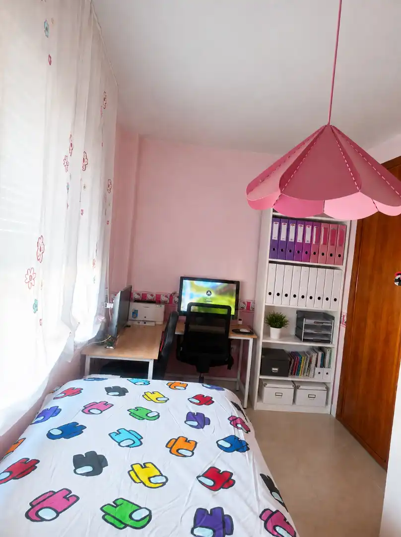 Habitación de Casa adosada en venta en Ciudad Real con Aire acondicionado, Calefacción y Jardín privado