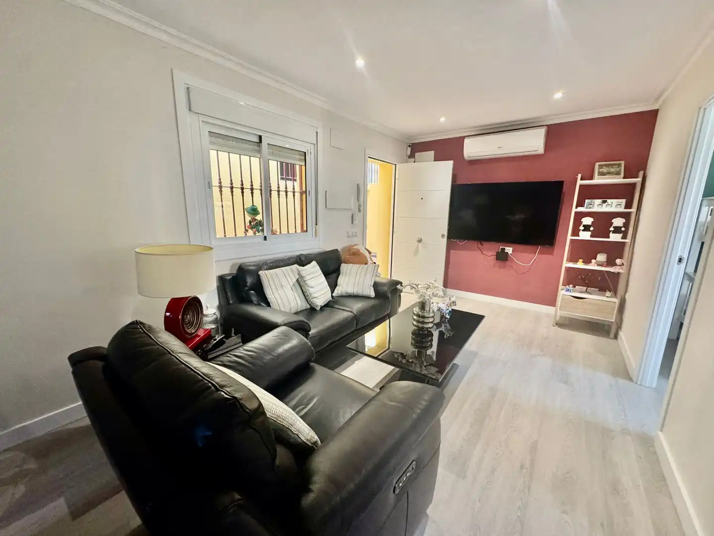Sala de estar de Planta baja en venta en Fuengirola con Aire acondicionado, Parquet y Terraza