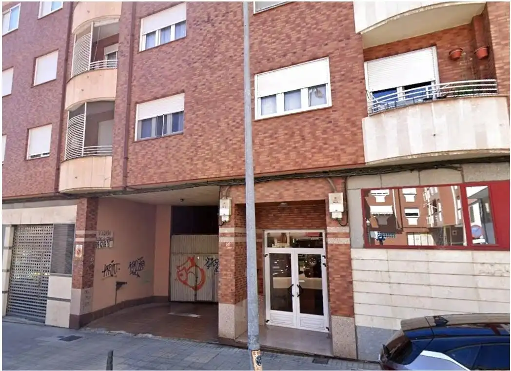 Vista exterior de Piso en venta en Ponferrada con Calefacción y Trastero