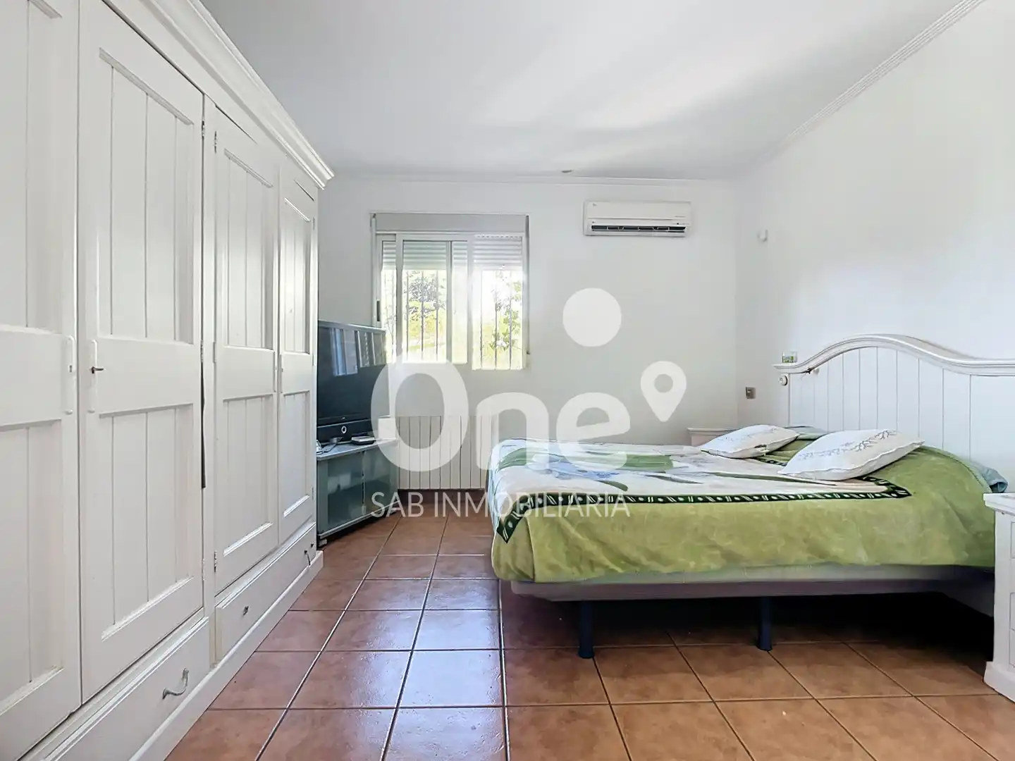 Dormitori de Casa o xalet en venda en Chiva amb Aire condicionat, Calefacció i Jardí privat