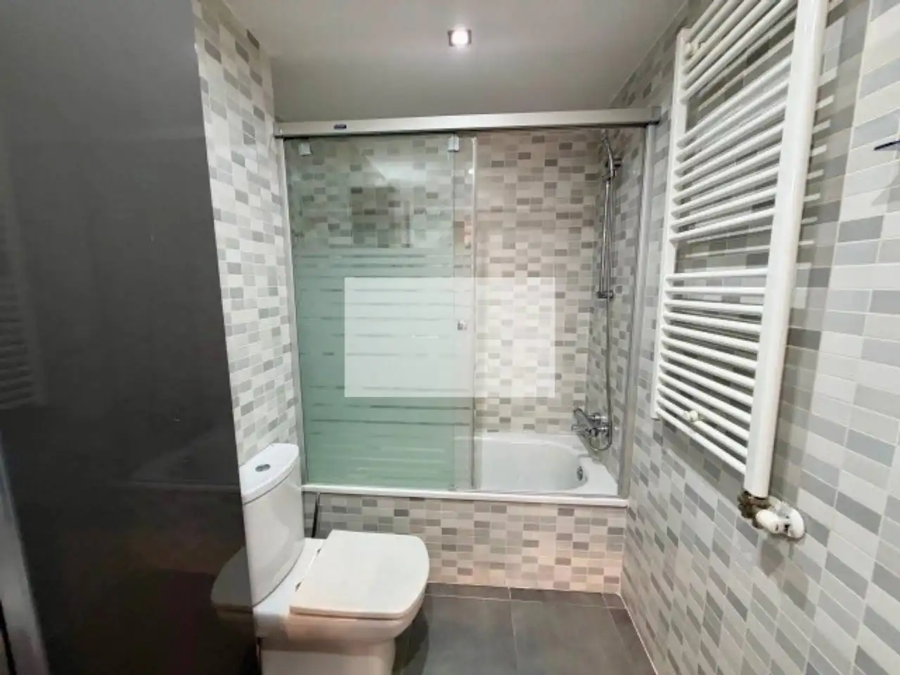 Bathroom of Flat for sale in Sabadell  with Air Conditioner, Heating and Private garden