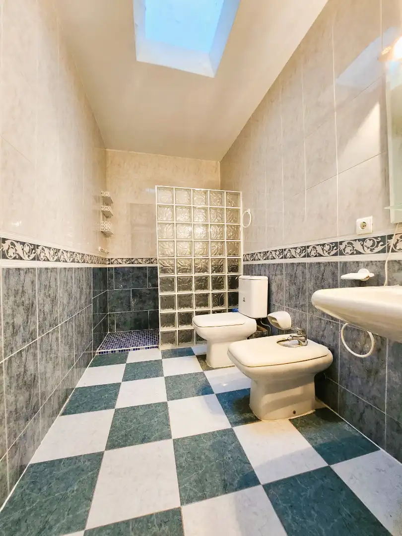 Bathroom of Detached homes for sale in Alcalá de Guadaira  with Air Conditioner, Terrace and Storage room