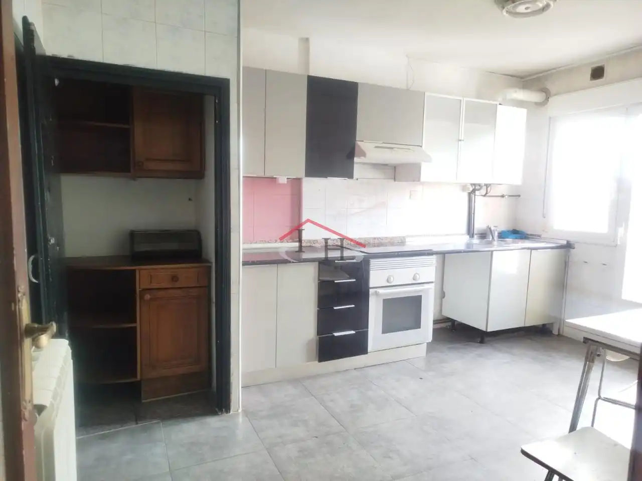 Cocina de Piso en venta en León Capital  con Calefacción, Terraza y Trastero