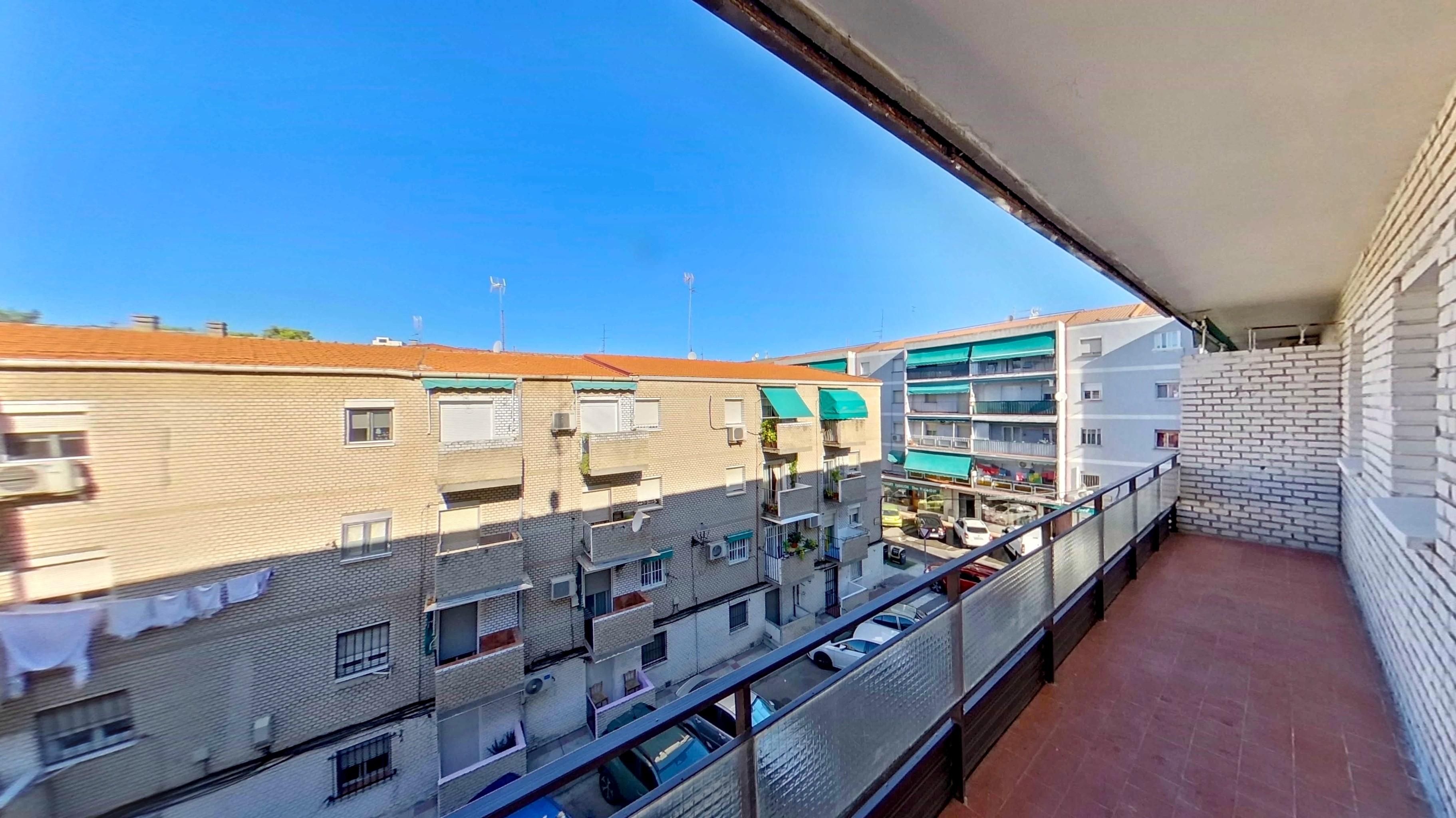 Exterior view of Apartment to rent in Torrejón de Ardoz  with Terrace, Oven and Pets allowed