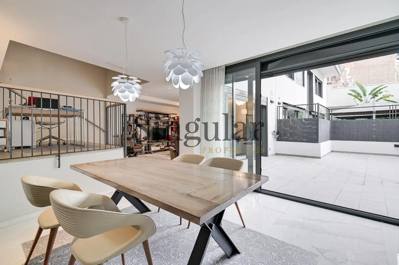 Comedor de Piso en venta en  Barcelona Capital con Aire acondicionado, Calefacción y Jardín privado