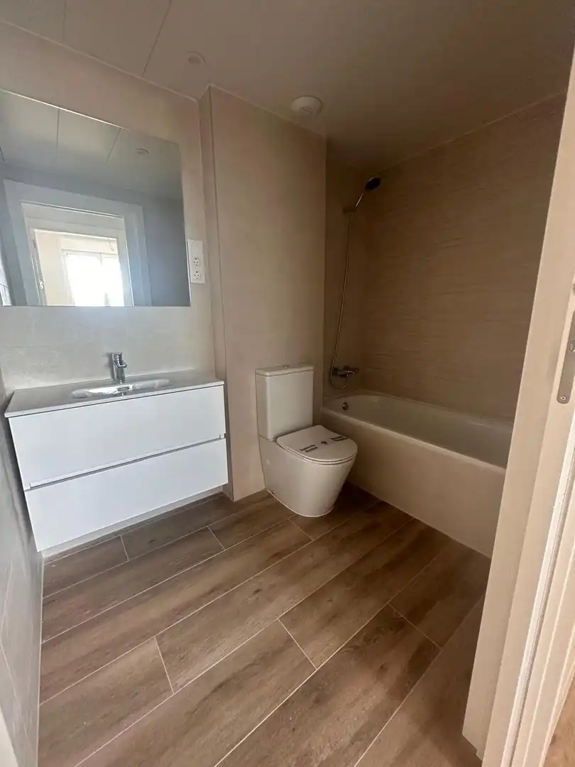 Baño de Piso de alquiler en Fontsanta - Fatjó