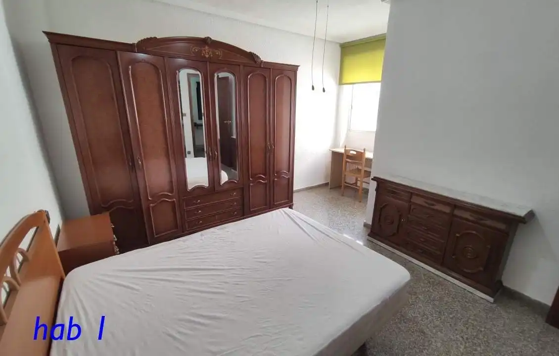 Bedroom of Flat for share in Elche / Elx