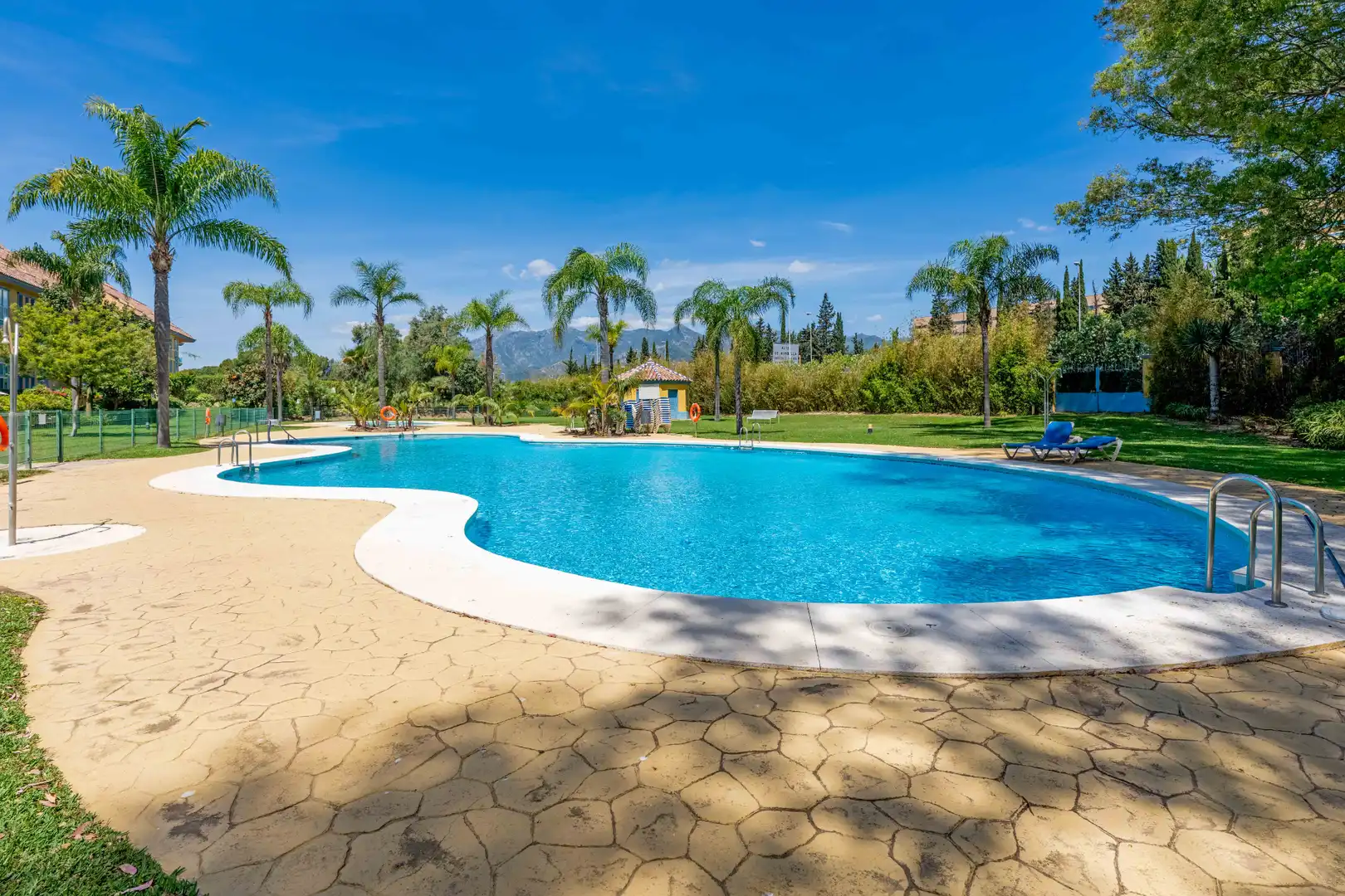 Swimming pool of Ground floor for sale in Marbella  with Air Conditioner, Heating and Terrace
