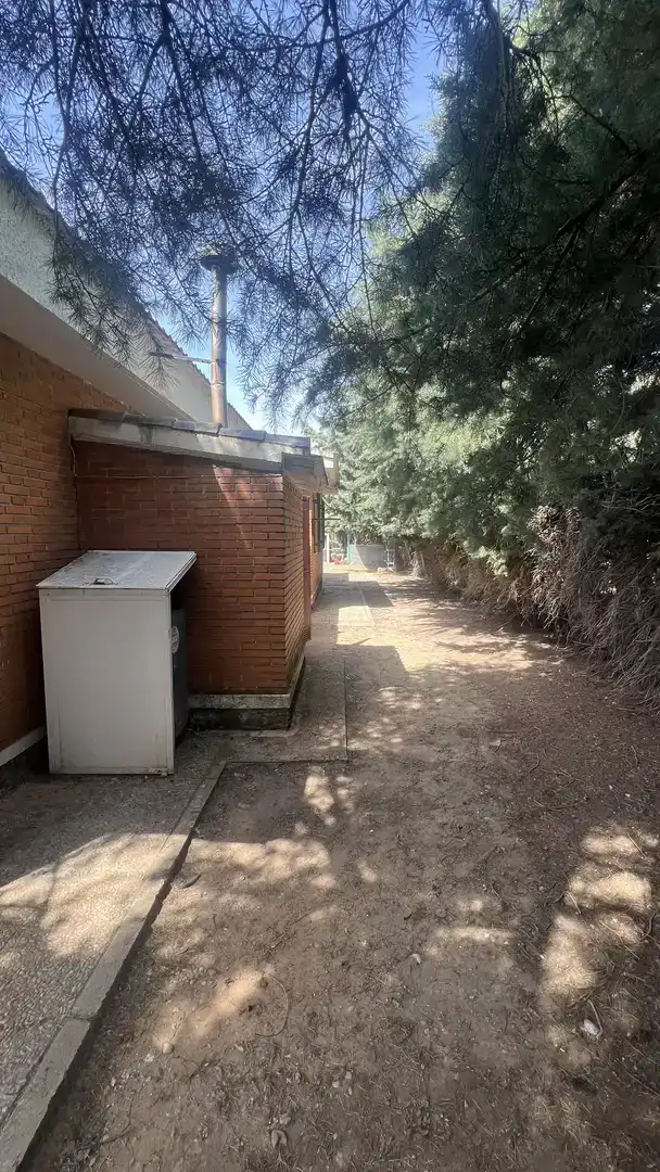 Außenansicht von Wohnung zur Miete in Nuevo Baztán mit Privatgarten, Abstellraum und Schwimmbad