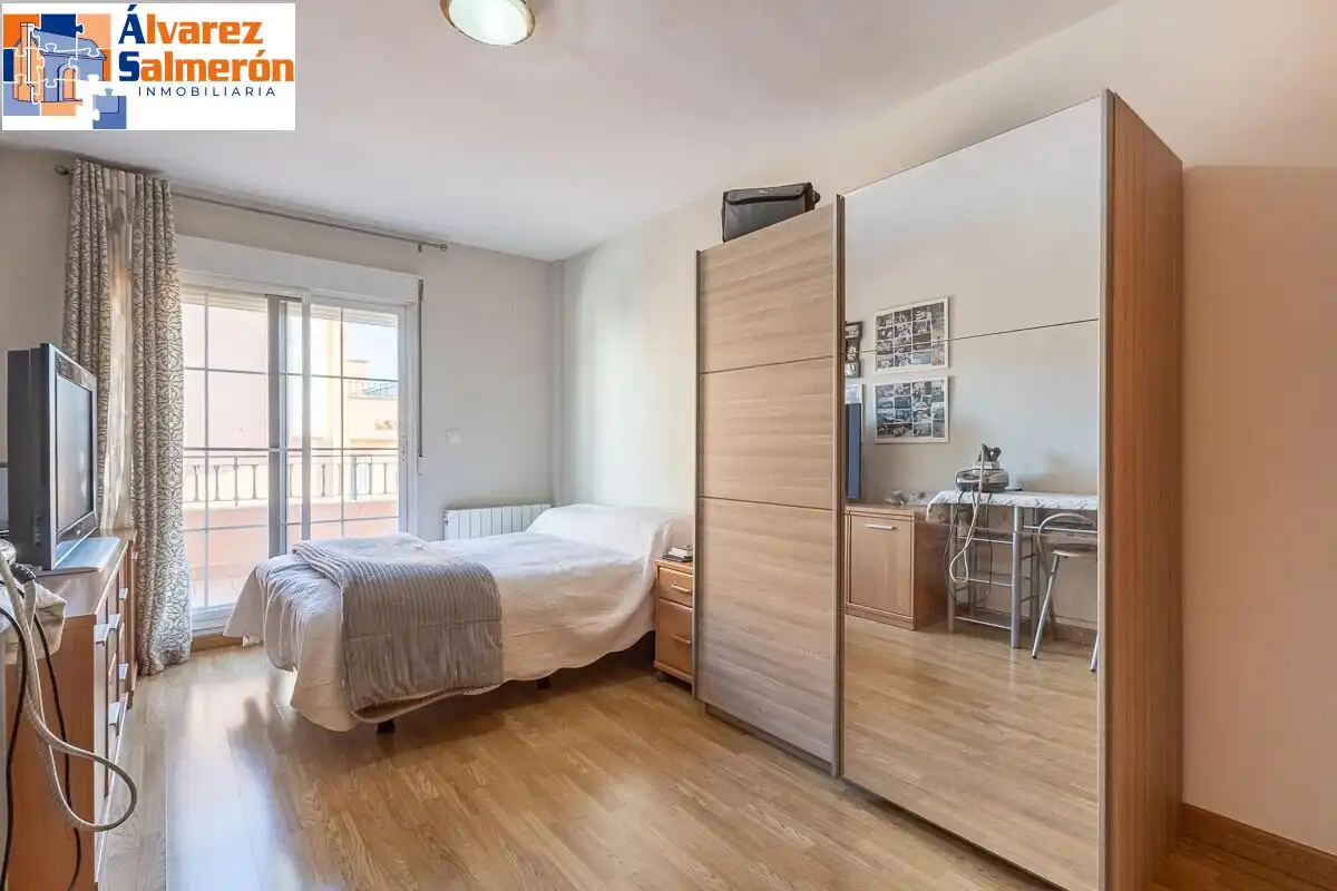 Habitación de Casa adosada en venta en Huétor Vega con Aire acondicionado, Terraza y Trastero