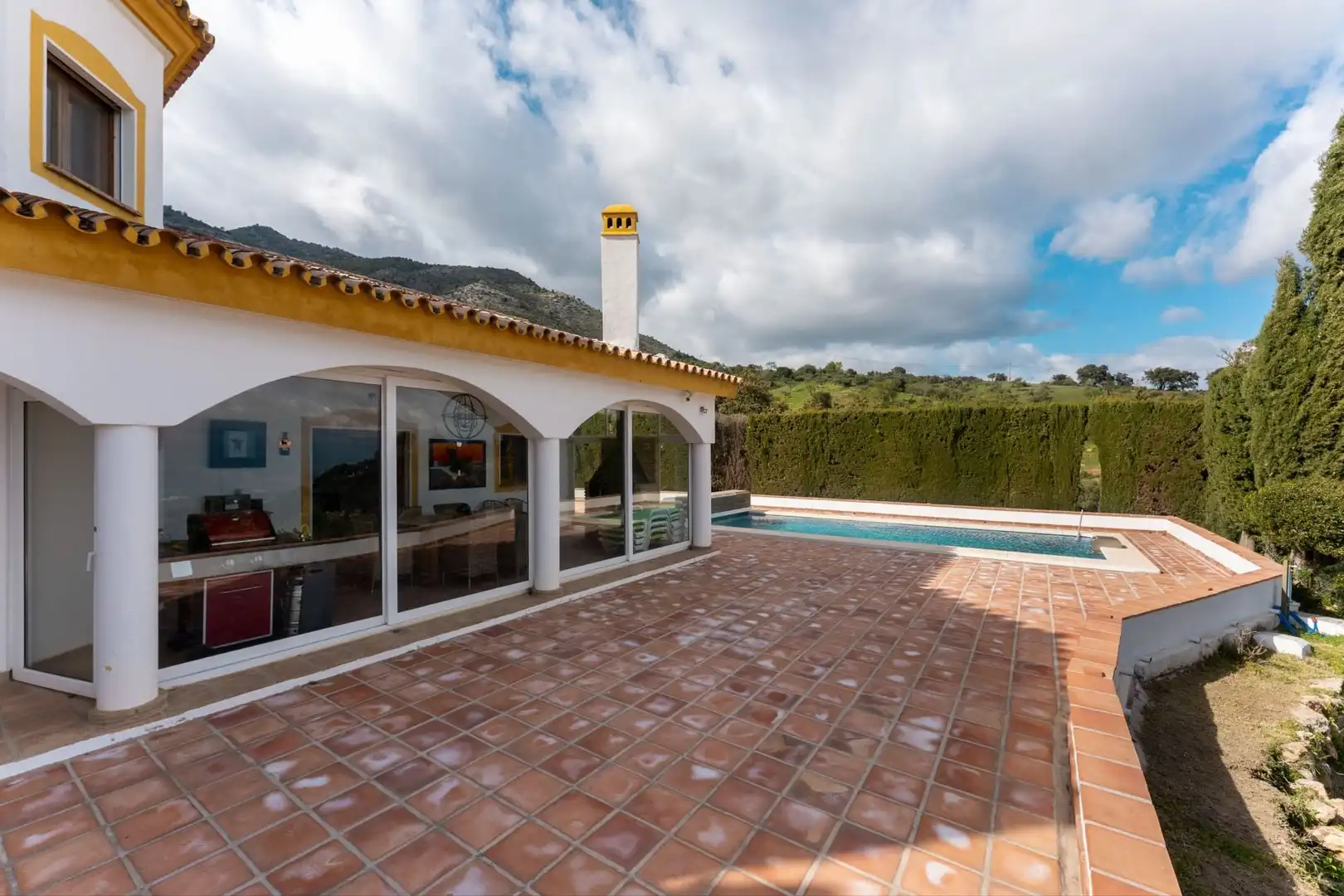 Vista exterior de Finca rústica en venda en Casarabonela amb Calefacció i Piscina
