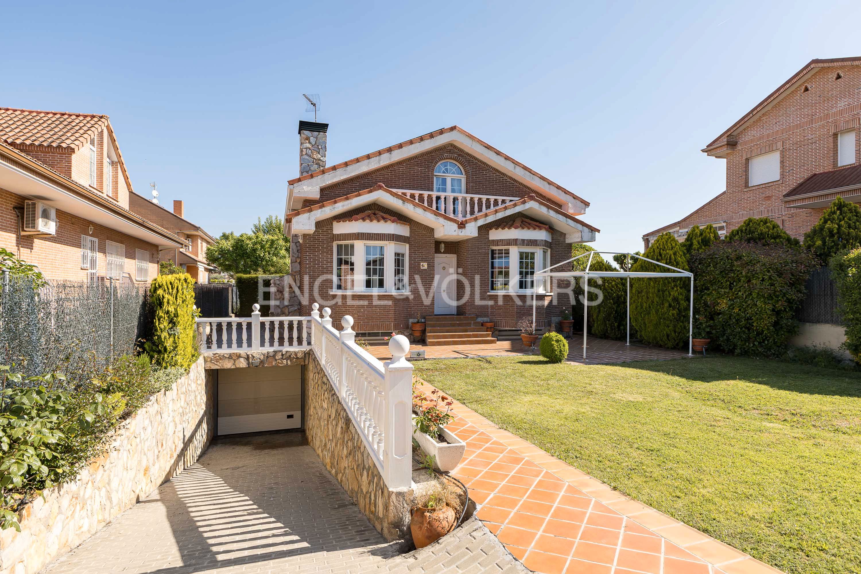 Exterior view of House or chalet for sale in Fuente El Saz de Jarama  with Heating, Private garden and Terrace