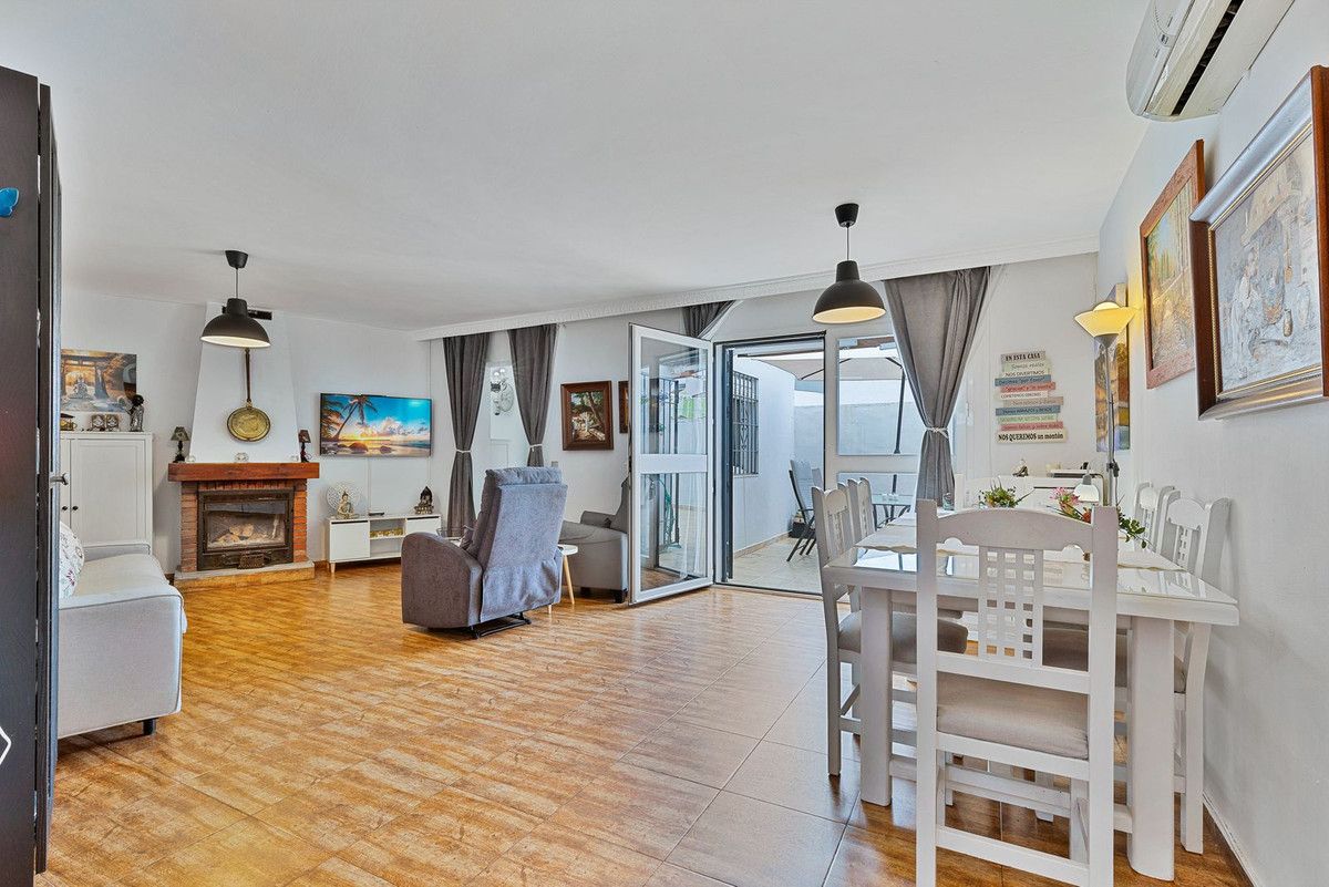 Sala d'estar de Casa o xalet en venda en Fuengirola amb Aire condicionat i Calefacció
