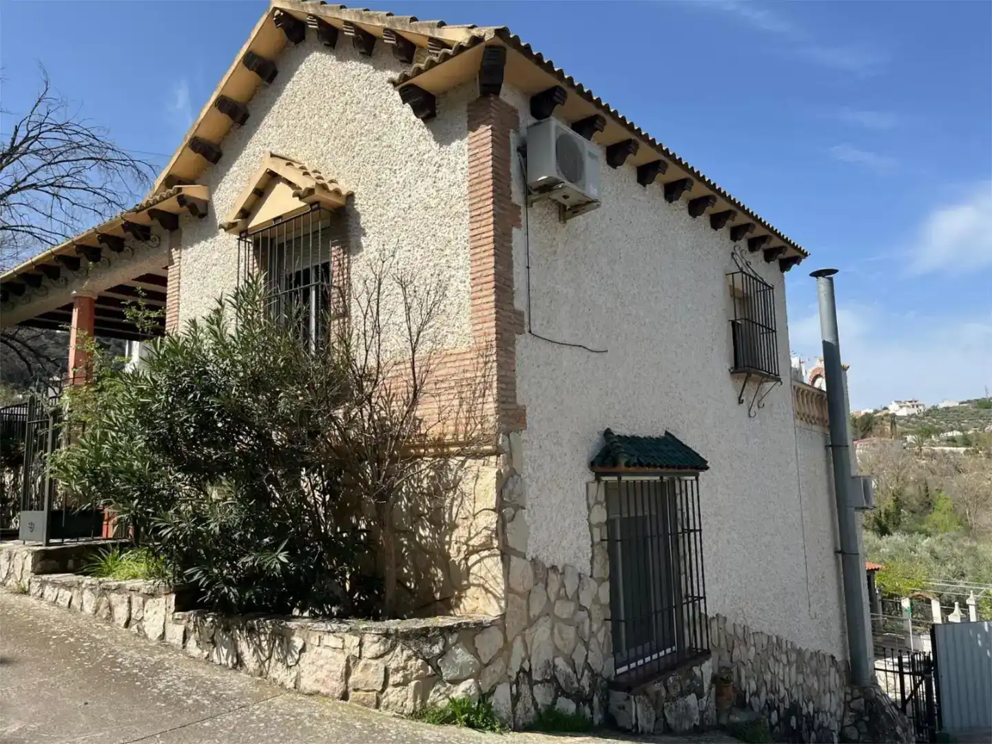 Vista exterior de Casa o xalet en venda en Almedinilla amb Aire condicionat, Piscina i Balcó