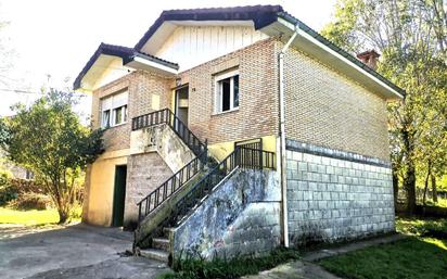 Vista exterior de Casa o xalet en venda en Santa María de Cayón amb Calefacció, Jardí privat i Traster