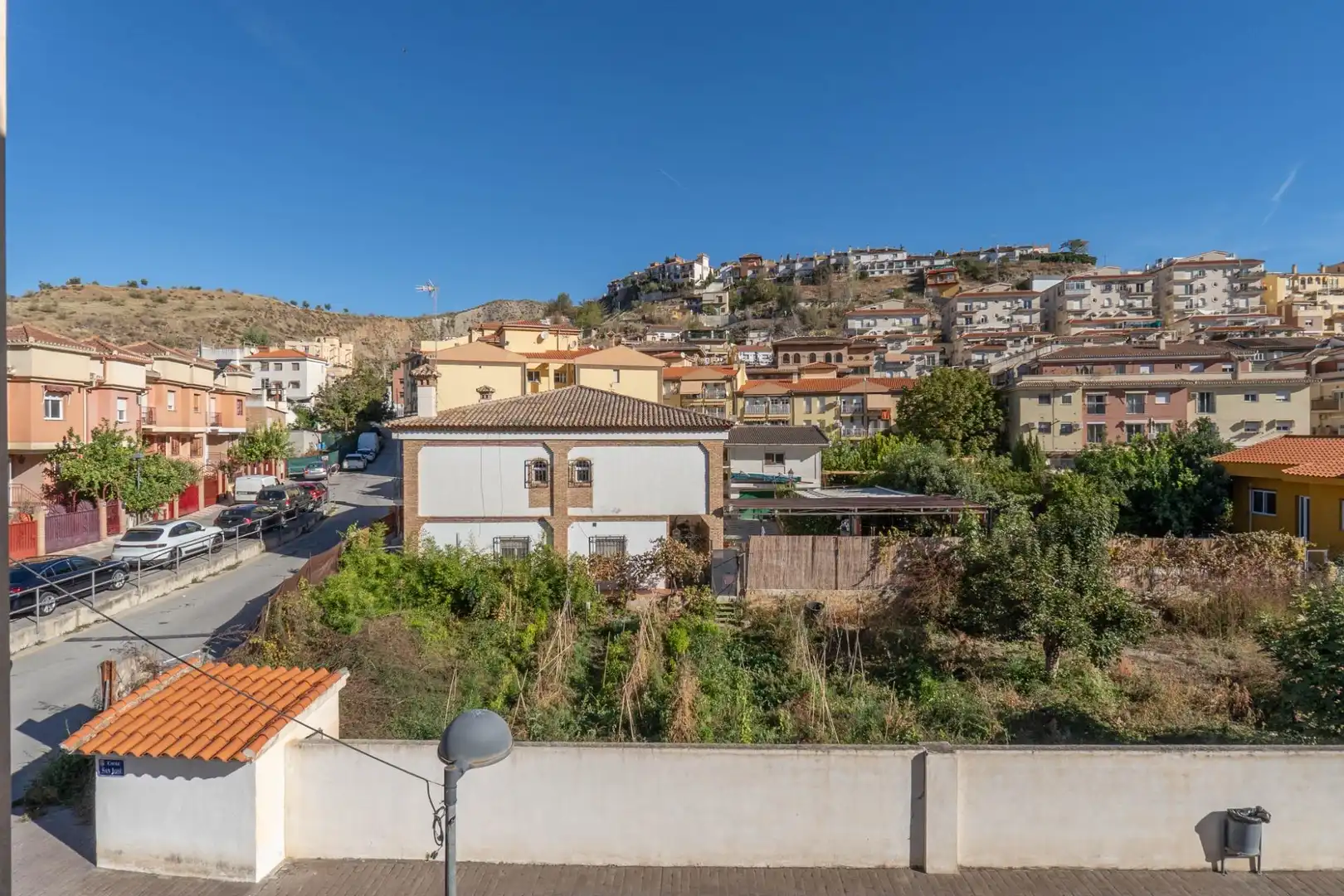 Vista exterior de Casa adosada en venta en Cenes de la Vega con Aire acondicionado, Calefacción y Jardín privado