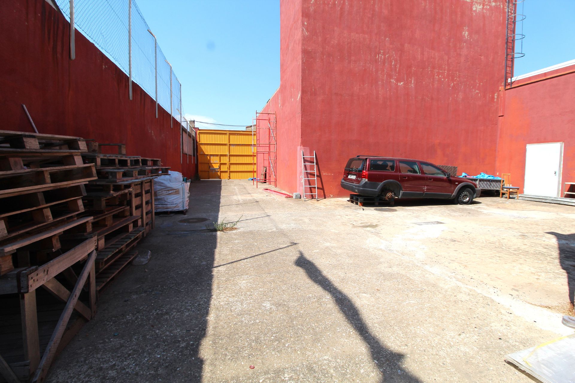 Industrial buildings to rent in Carrer de Watt
