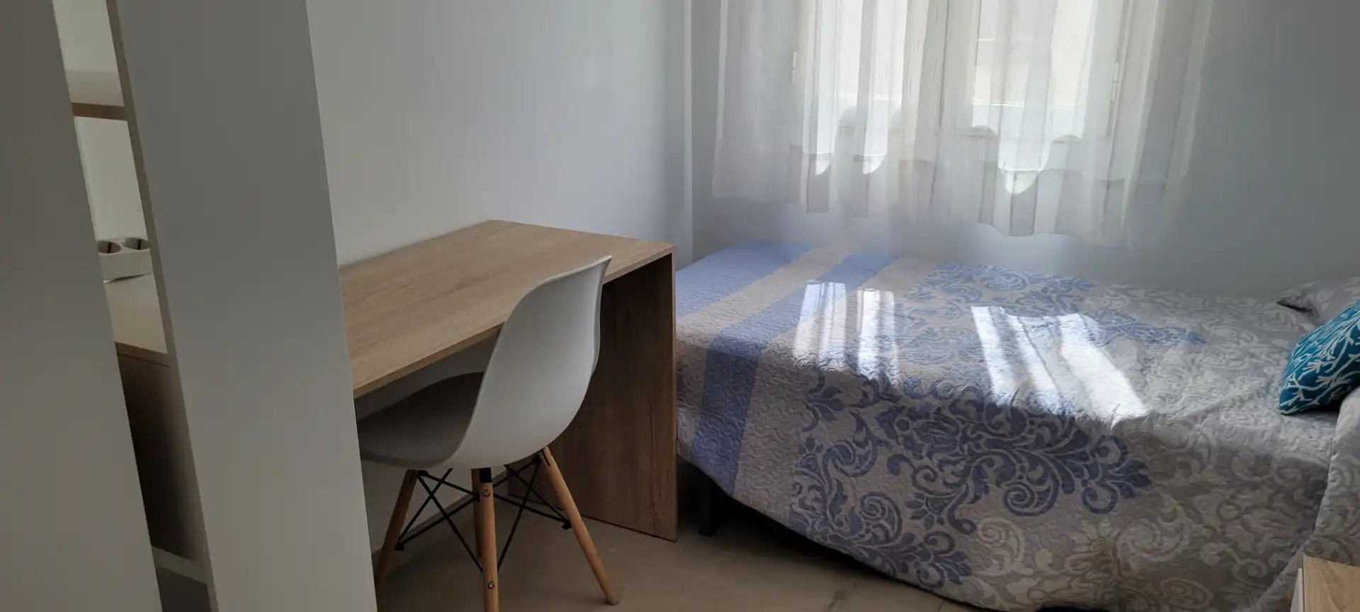 Habitación de Piso de alquiler en Cuenca con Calefacción, Parquet y Amueblado