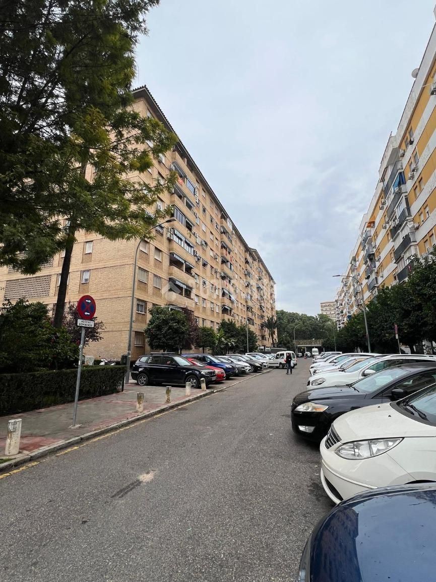 Vista exterior de Pis en venda en  Sevilla Capital amb Aire condicionat