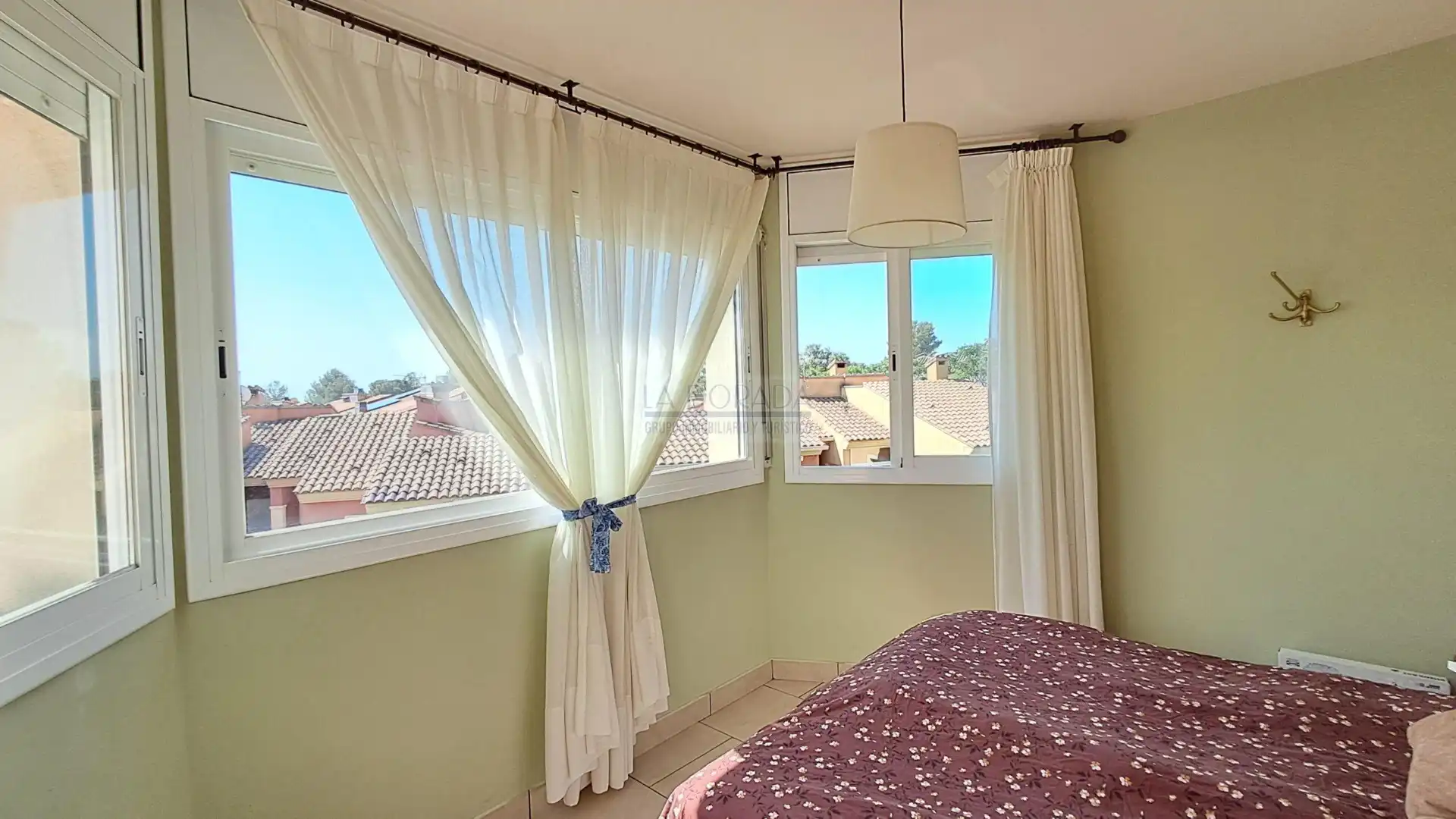 Habitación de Casa adosada en venta en Mont-roig del Camp con Aire acondicionado, Terraza y Trastero