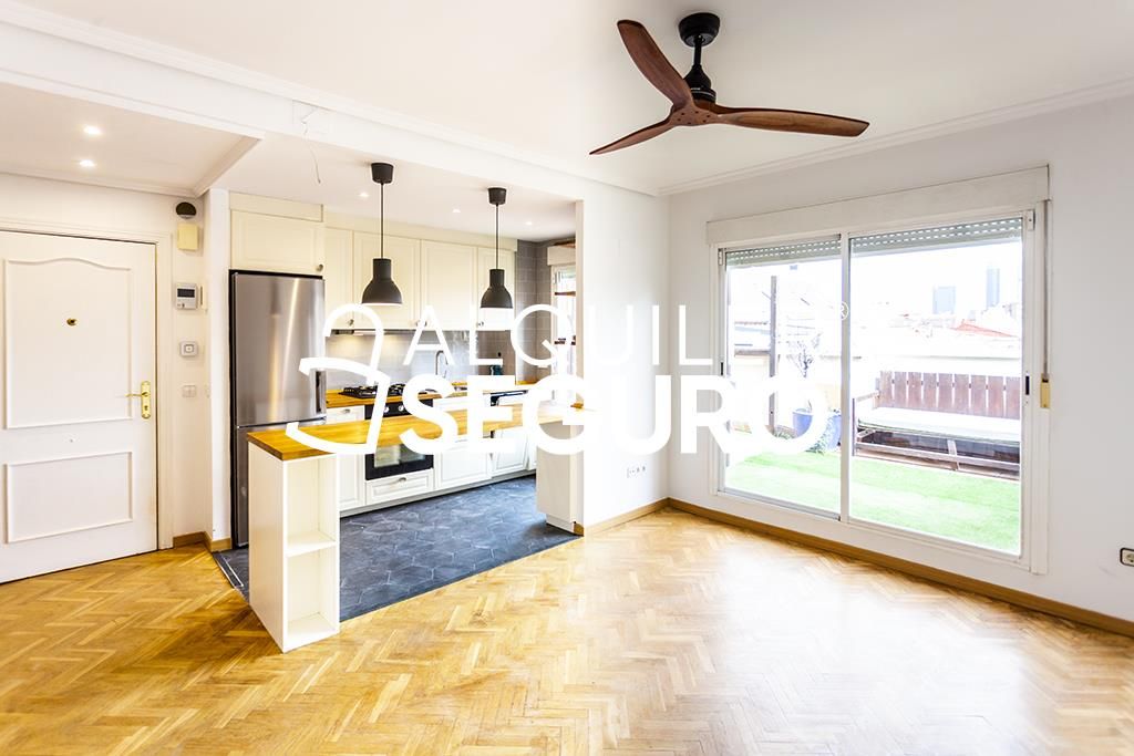 Living room of Attic for rent in  Madrid Capital  with Air Conditioner, Heating and Terrace