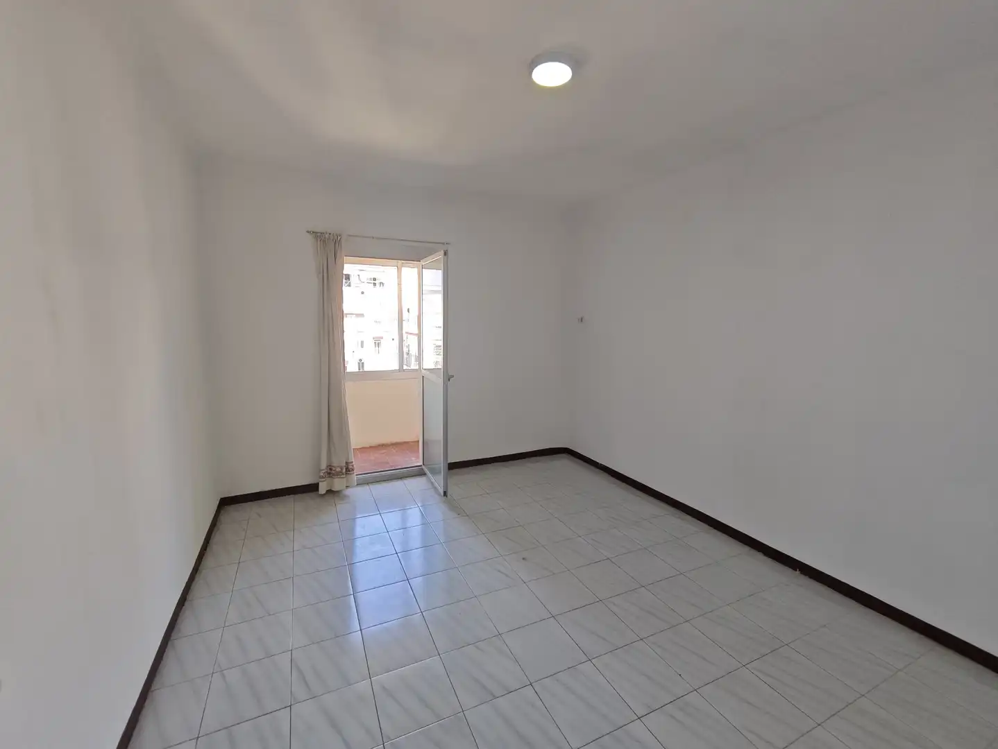 Habitación de Piso en venta en Barcelona con Calefacción, Terraza y Trastero