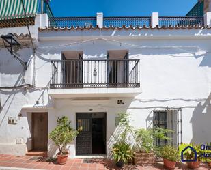 Exterior view of Single-family semi-detached for sale in Marbella