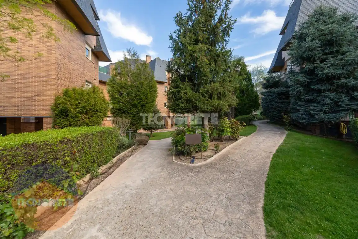 Vista exterior de Piso en venta en Majadahonda con Aire acondicionado y Piscina comunitaria