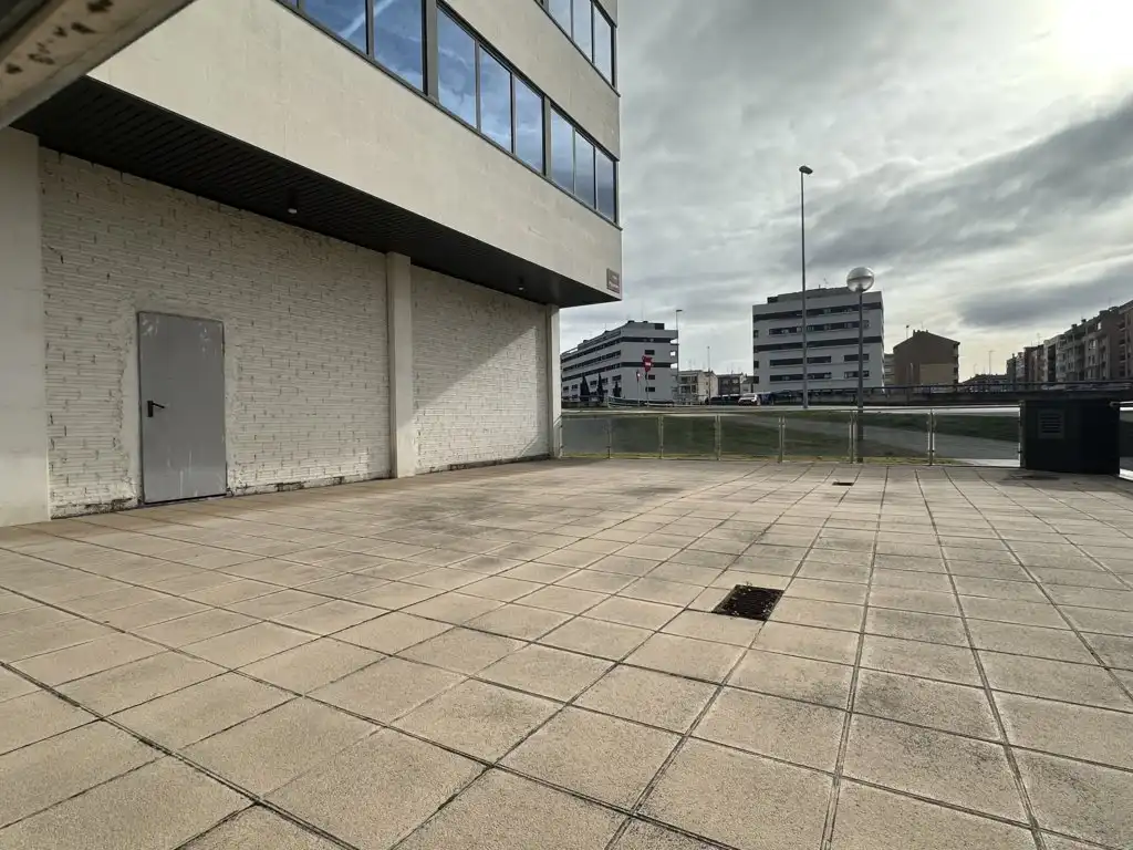 Terrasse von Geschaftsraum zur Miete in  Logroño