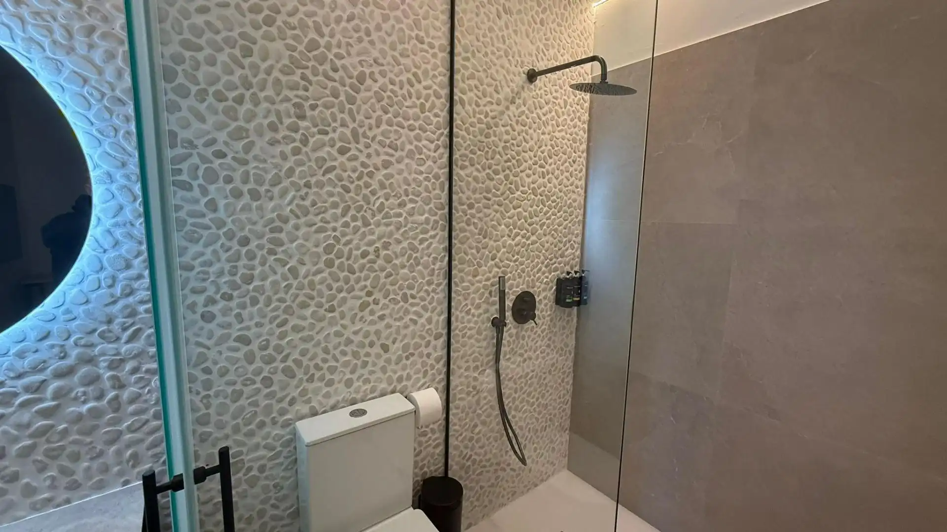 Baño de Planta baja en venta en Bormujos con Aire acondicionado y Amueblado