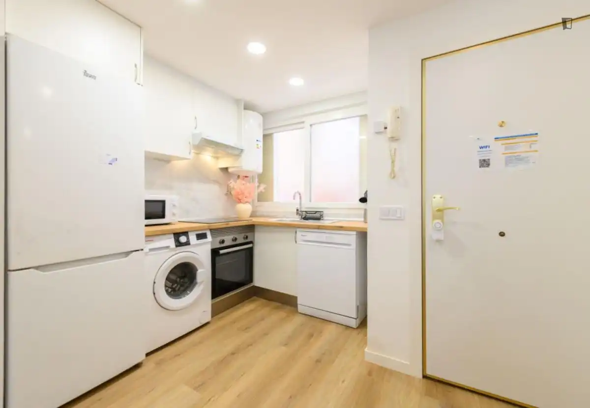 Cocina de Apartamento de alquiler en Madrid con Aire acondicionado, Calefacción y Amueblado