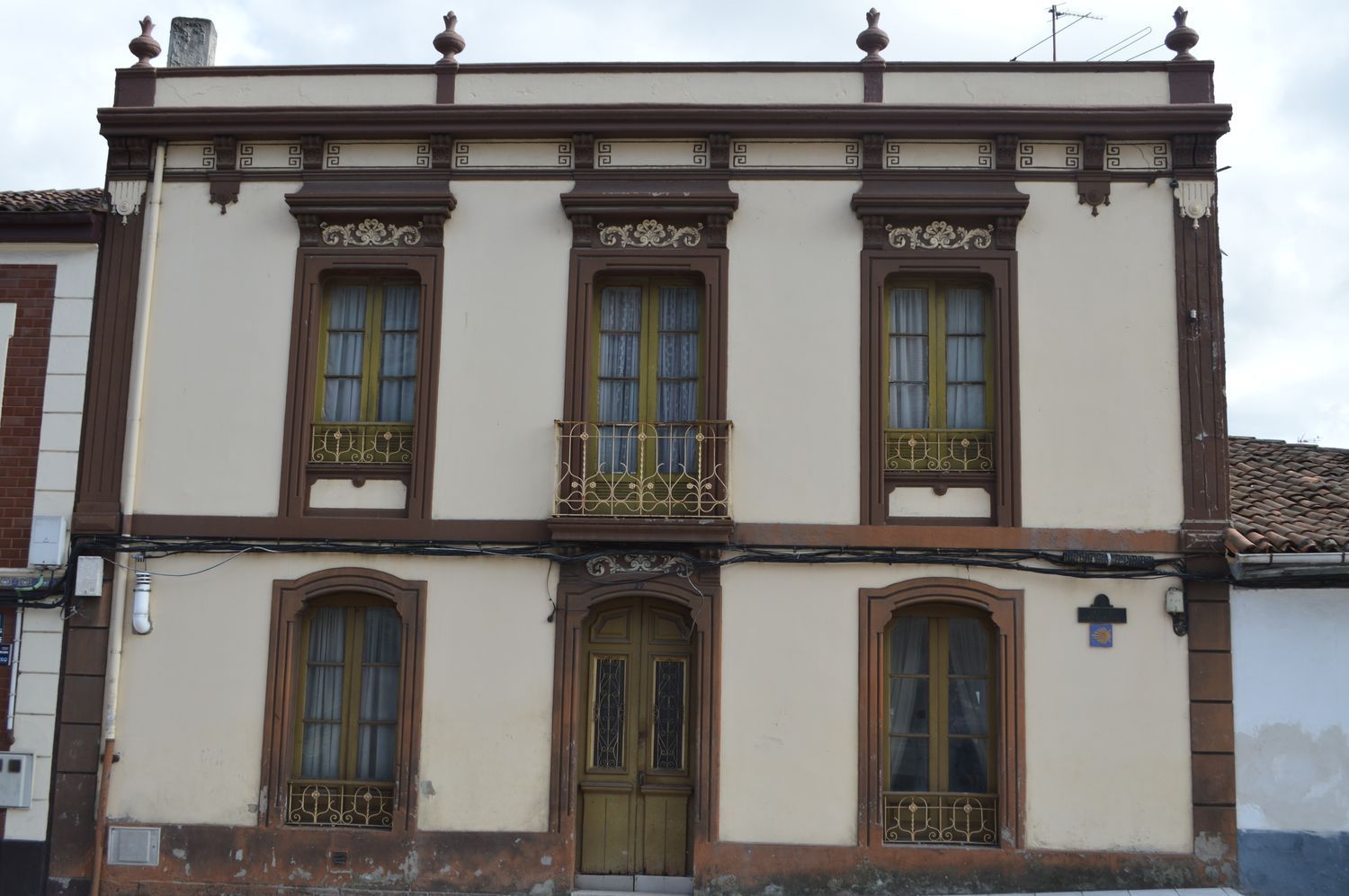 Vista exterior de Casa o xalet en venda en Noreña amb Piscina