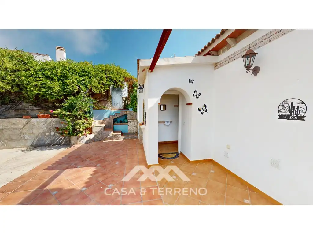 Vista exterior de Casa o xalet en venda en Arenas amb Aire condicionat, Jardí privat i Terrassa