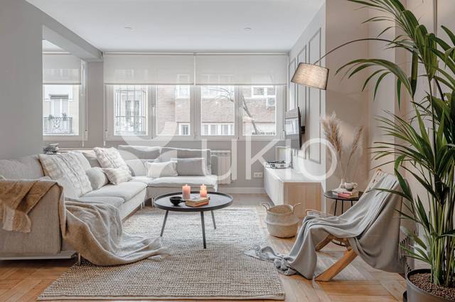 Apartamento en Alquiler en Calle de Rafael Calvo en Almagro